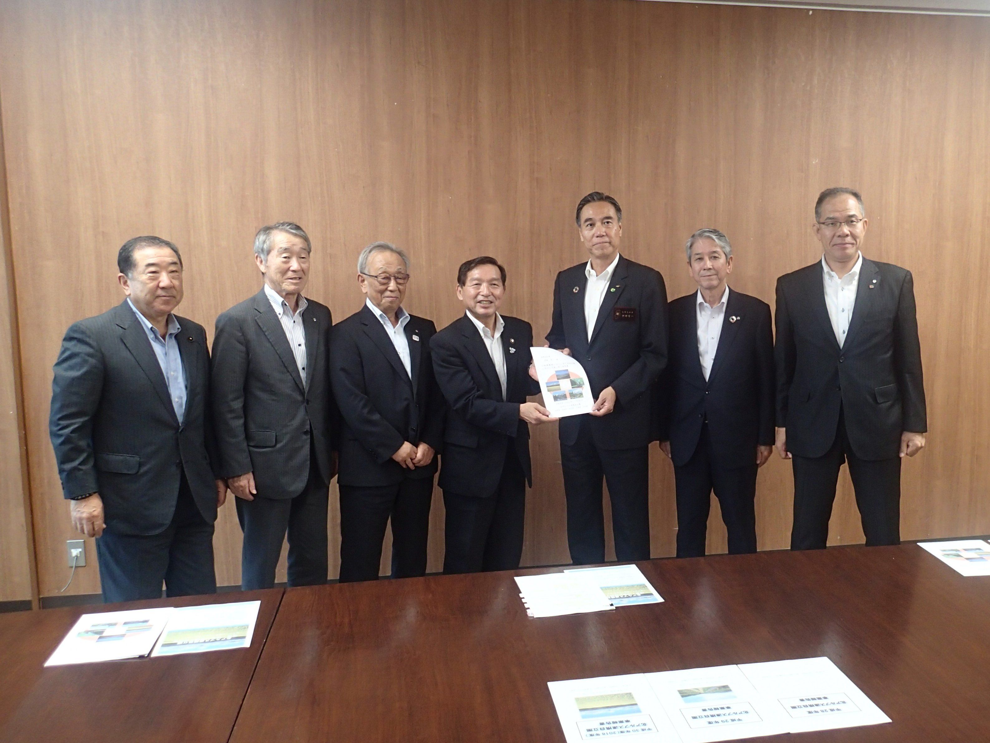 大北５市町村長から阿部知事に要望書を提出