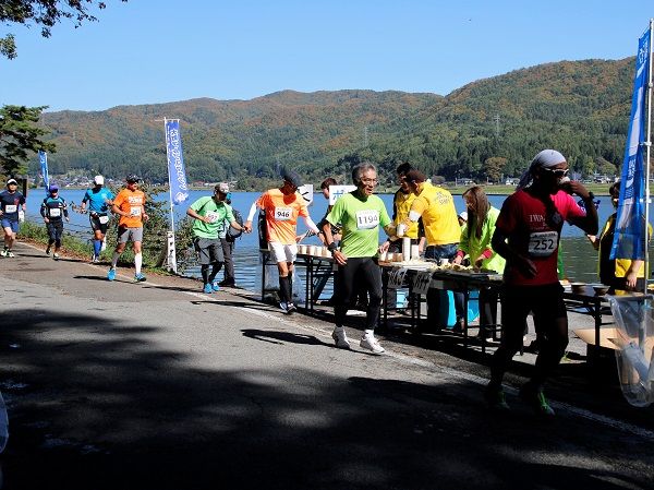 人気タレントや地域住民がランナーを後押し　第35回大町アルプスマラソン3
