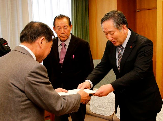 市民と議会の懇談会での意見や要望を市に提出