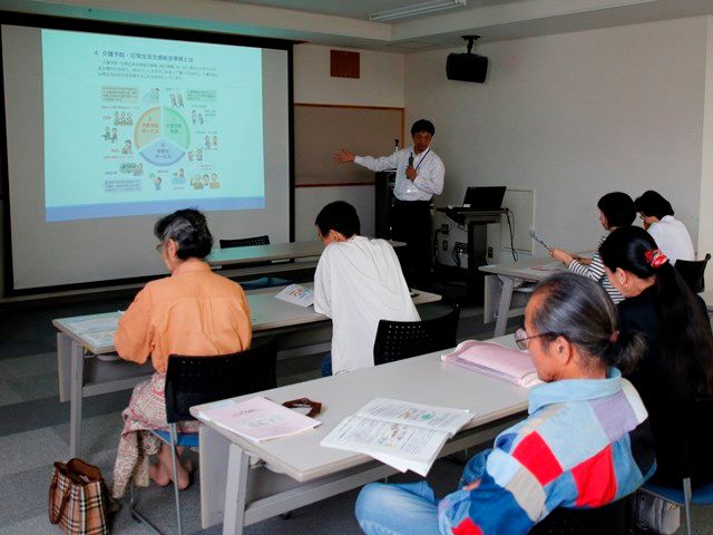 多くの人が介護に参加を　県内唯一の介護人材養成講座