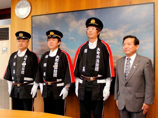 新消防団長、副団長に辞令交付