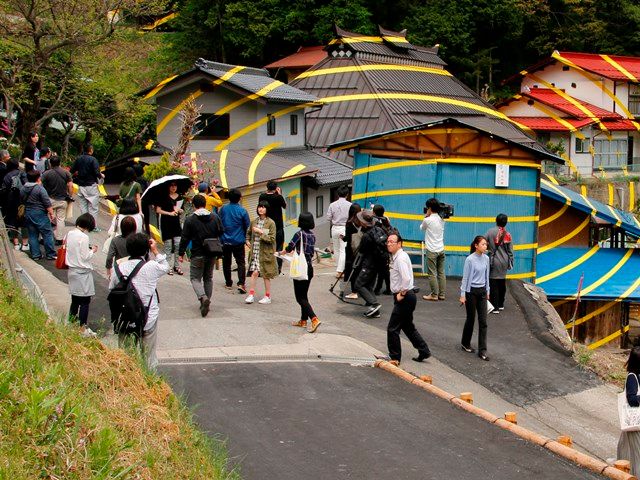 北アルプス国際芸術祭開幕直前　報道関係者６０人が大町へ