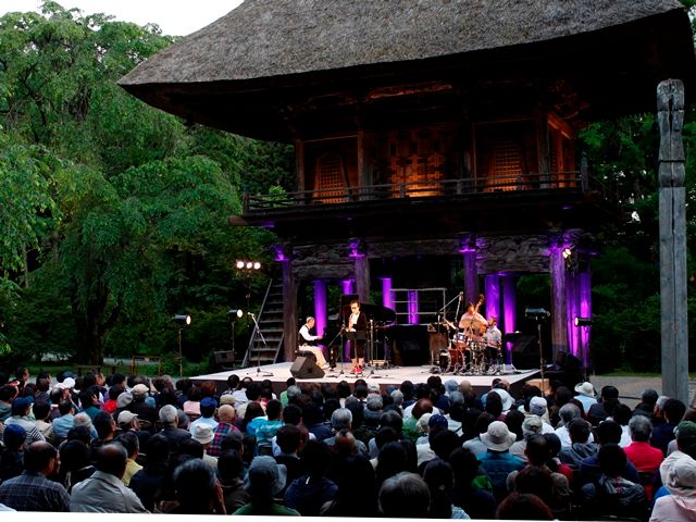 北アルプス国際芸術祭　山下洋輔さんジャスライブに３００人が酔う1