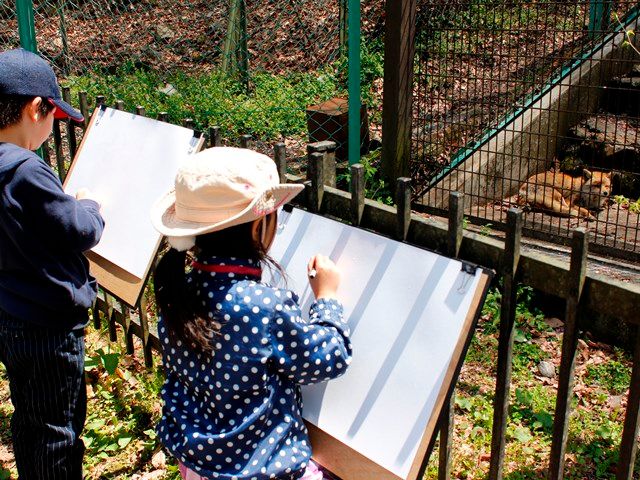 観光客、家族連れが動物と親しむ　山博付属園まつり2