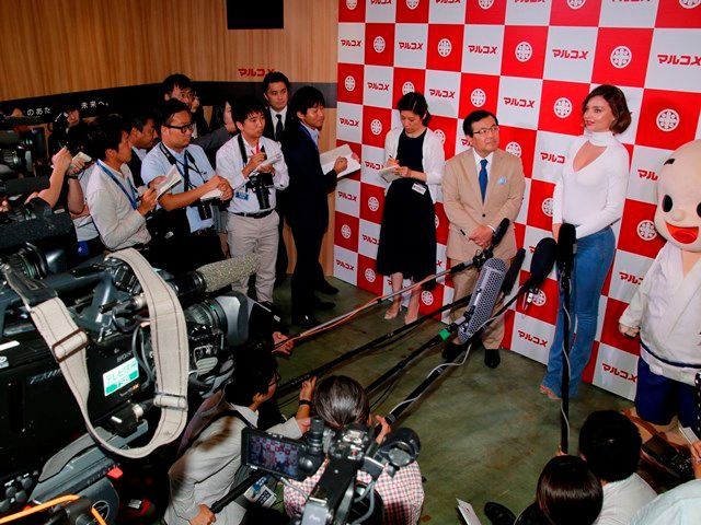 世界的モデル　ミランダ・カーさん　美麻の味噌蔵を訪問1