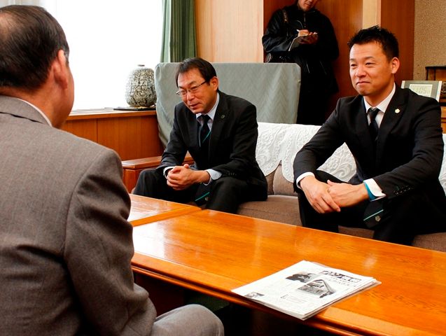 松本山雅ＦＣ反町監督来季に意気込み　牛越市長にシーズン報告