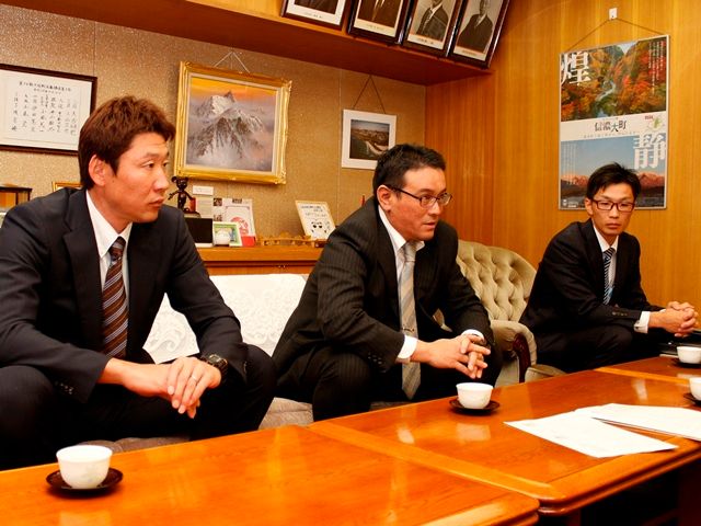 ＴＨクラブが早起き野球全国大会へ　牛越市長を表敬訪問