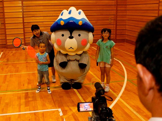 奥原希望さん応援の輪を広げよう　動画シャトルリレーを撮影