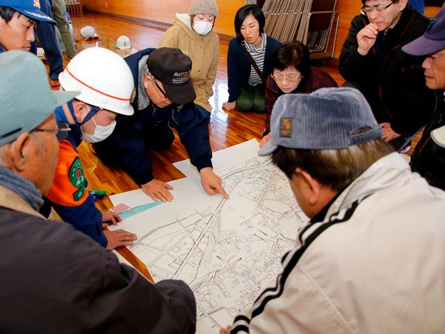 住民自ら危険箇所を話し合う　社地区で住民参加型防災訓練