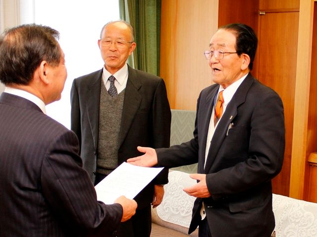 「大町水の日」を制定し水環境の重要性に理解を　土地改良区が決議書を提出