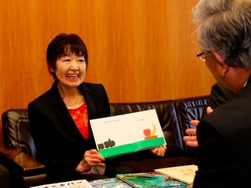 栗林さん読書活動で表彰