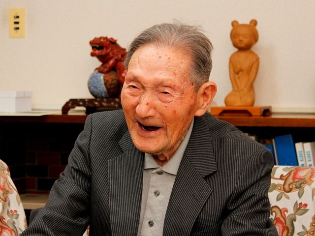 牛越市長が敬老祝賀訪問