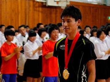 嶺村さん、優勝報告会